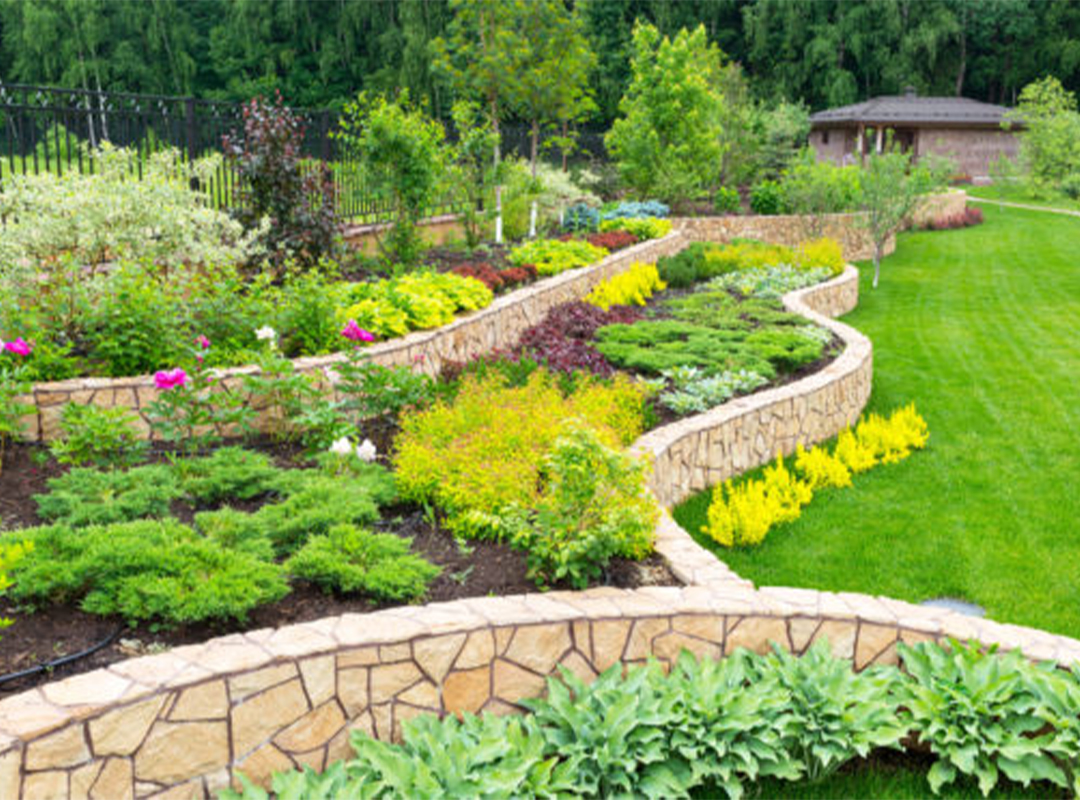 طراحی-فضای-باغ-با-گل-و-گیاه