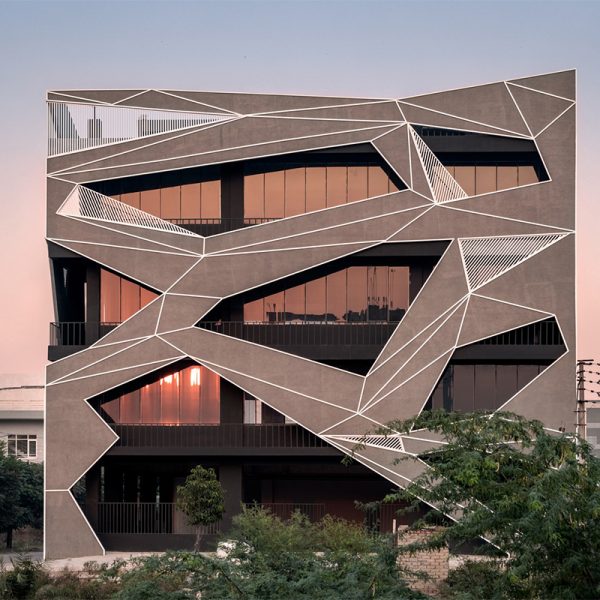 مواد ساخت و پوشش‌ها در طراحی نمای ساختمان