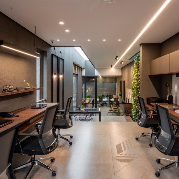 نورپردازی در طراحی دفتر اداری: تاثیری شگرف بر تمرکز و روحیه کارمندان