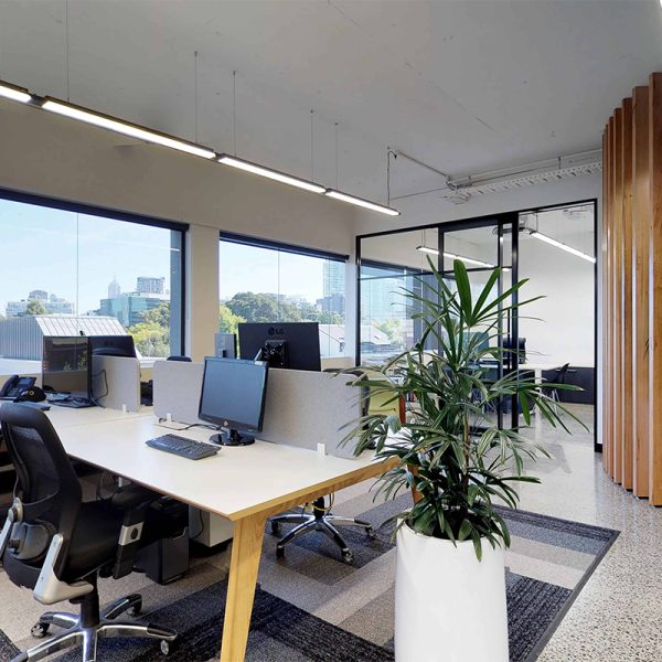 بازسازی دفتر اداری با بودجه کم: الهام از تجربه شرکت رنوکس